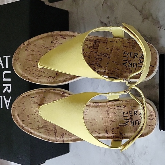 Naturalizer Meghan Sandal - Picture 2 of 5